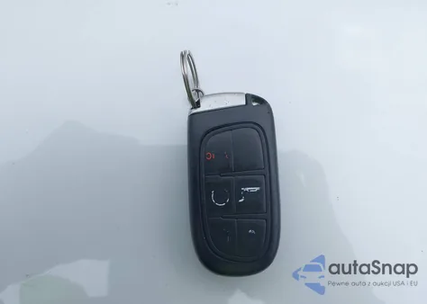 2016 Jeep Cherokee Latitude из США, поврежденный, VIN 1C4PJMCS8GW105733